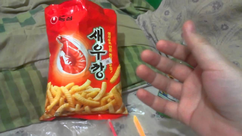 Корейские чипсы со усом креветок и молодые напиток пороро