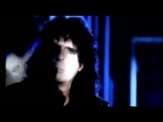 Alice cooper loves a loaded gun