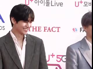 190424 the fact music awards red carpet