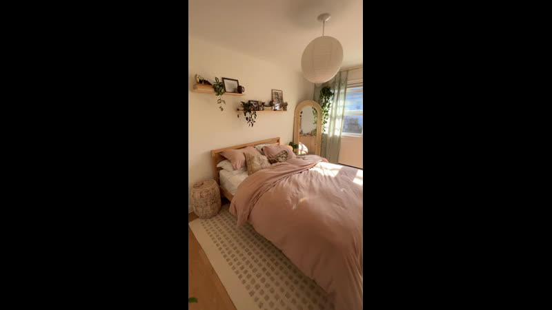 Красивая спальня в нежных тонах