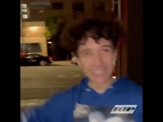 Travis scott дарит кроссы