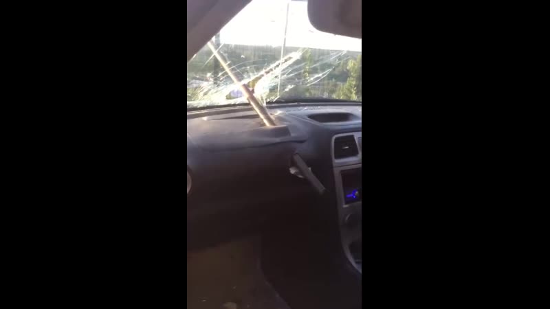 В автомобиль на трассе екатеринбург челябинск влетел лом