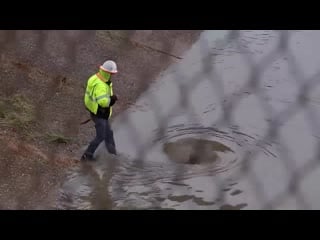 Lone worker unclogs flooded houston highway on cam