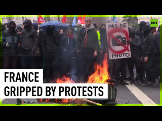 Protesters shatter storefronts, clash with police in lyon