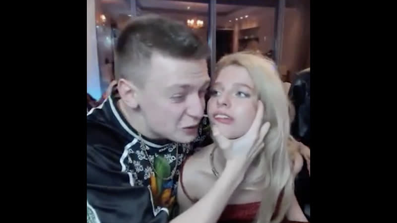 Полиция проводит проверку после избиения модели на стриме