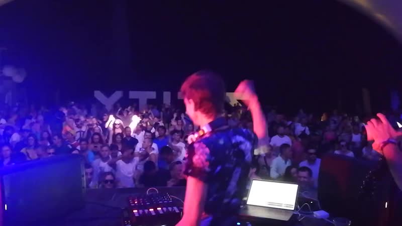 Cosmonaut nobody's home (live @ )