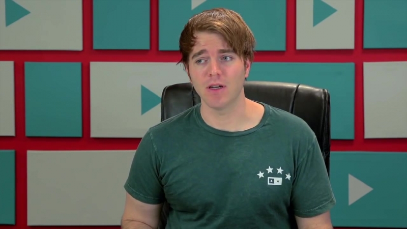 Youtubers react extras gimme pizza slow (extras #67)