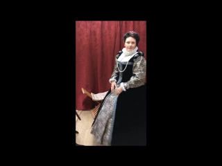 Dressing up an elizabethan lady