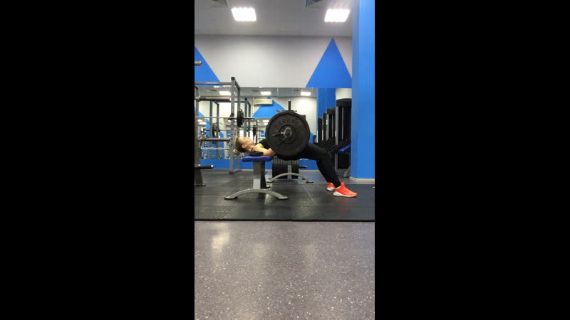 Ягодичный мост с пиковой задержкой