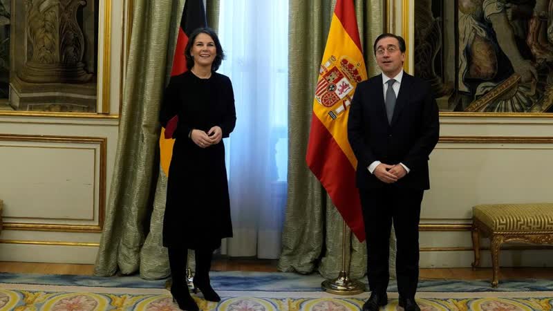 Live aussenministerin baerbock und ihr spanischer amtskollege albares geben pressekonferenz