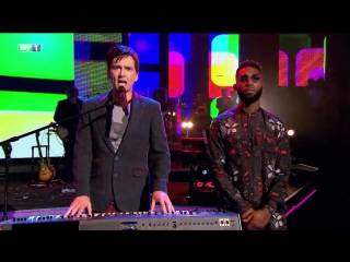 #bringthenoise david tennant, tinie tempah and katherine ryan singing west end girls