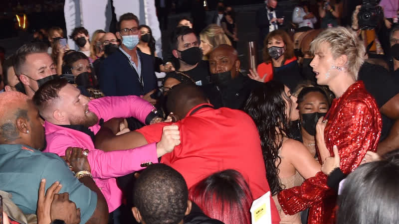 Конор макгрегор устроил потасоу на церемонии вручения премий mtv