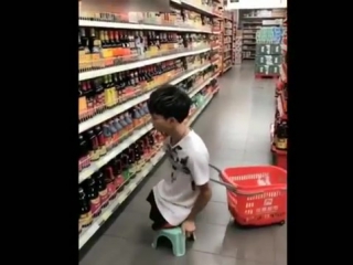 这个女人真伟大，对断了双腿男友这么好，感动