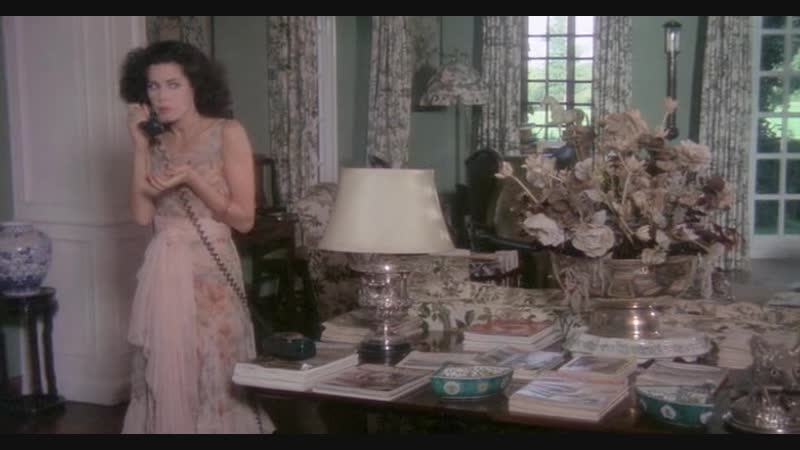 Эдвиж фенек в фильме "сорок градусов под простыней" (комедия,италия,1976)