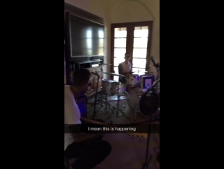 Freestyle by mike shinoda at the #resqhouse we got #linkinpark #ofmiceandmen #avengedsevenfold on the beat