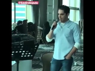 Кадир поет