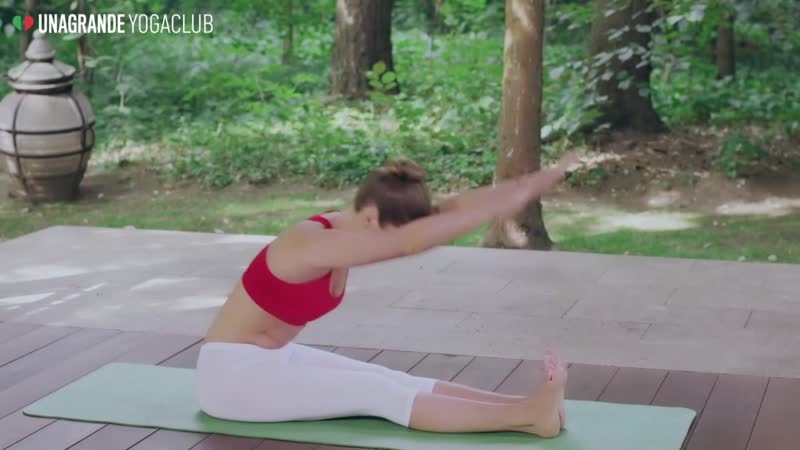 Динамичный наклон к ногам сидя падангуштха крийя