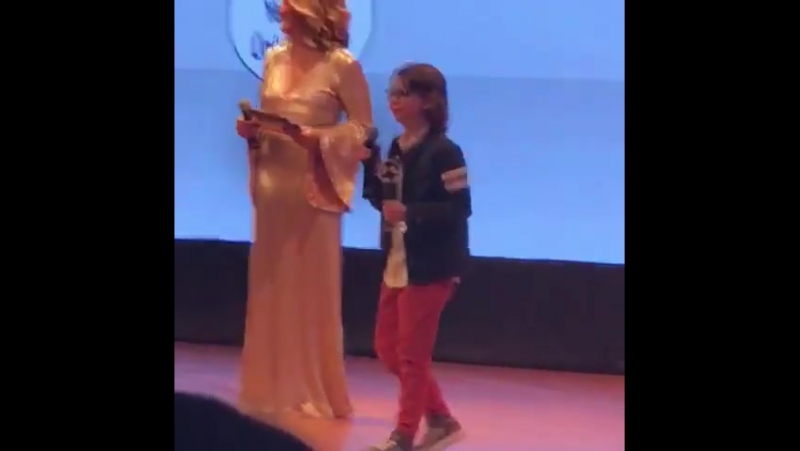 @burilkcim в instagram «ataberk ödülünü aldıktan sonra, #poyrazkarayel ödülünüde alıyor »