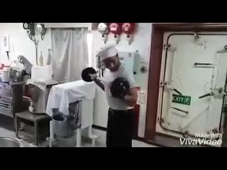 Служба на камбузе требует особой физической подготои