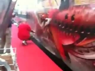 Spraypainting the thalys in paris