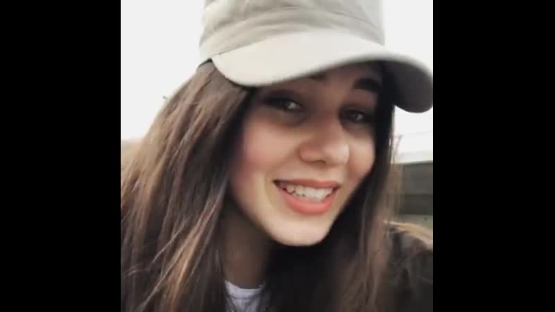 Сабина с одноклассником делает математику