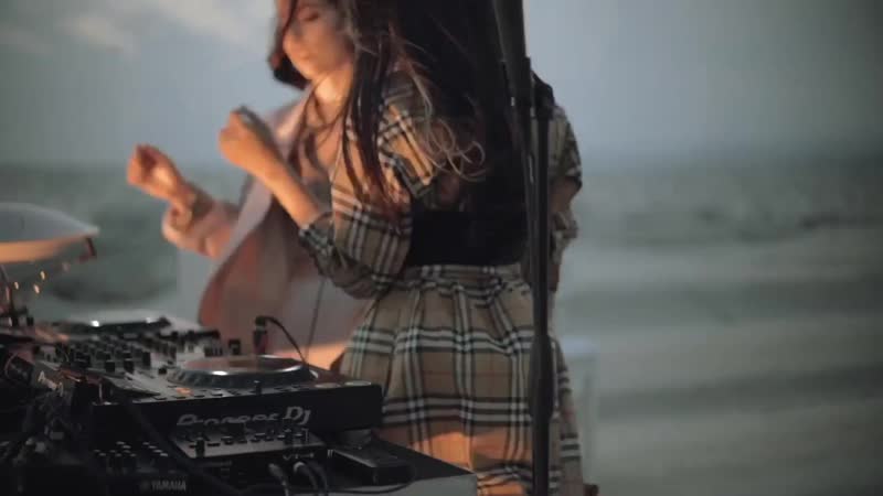 Disclosure – etran [played by gioli & assia]
