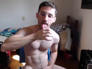 Порно видео Натуральный мужчина глотает сперму гея