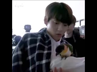 Soobin was being so confident with the parrot