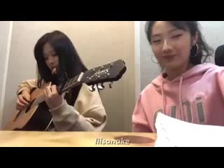 Hyunjin and haseul vibing but its lo fi