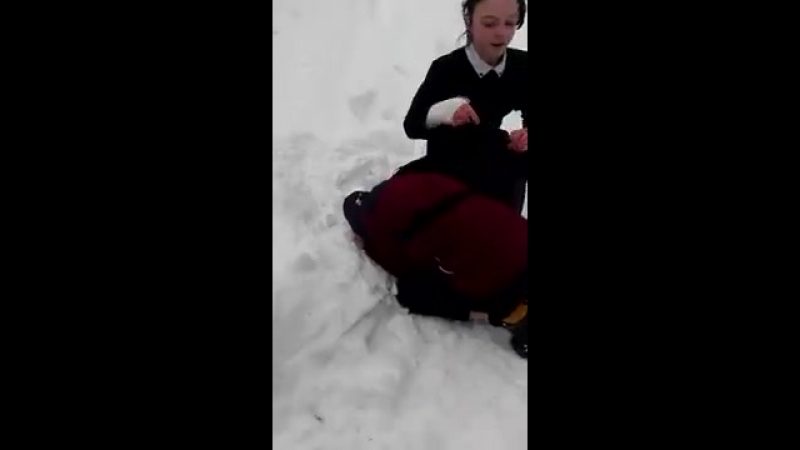 18+ ультра правая баба бьет парня