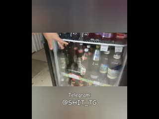 Малая знает толк в алкашке