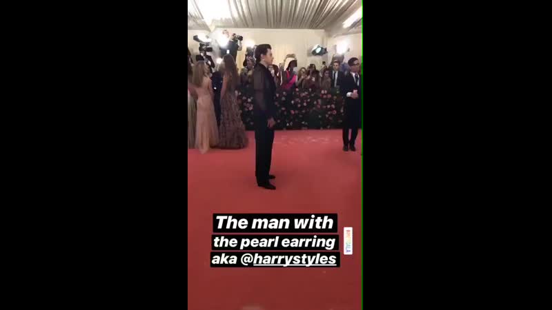 Гарри стайлс и алессандро микеле на розовой дорожке met gala, 06/05