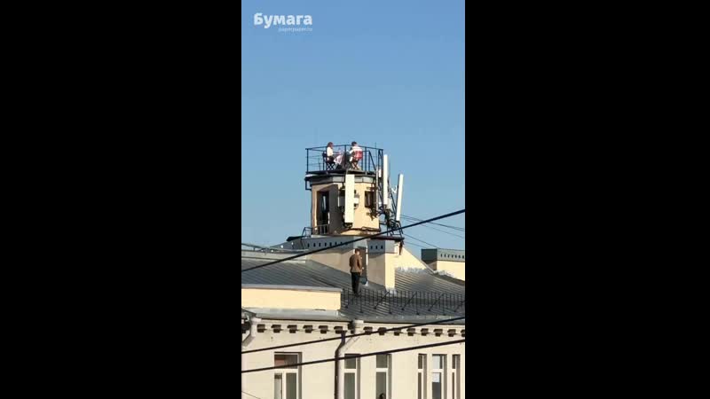 Крыша на улице восстания