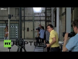 Микаэла шефер (micaela schaefer) голая играет в футбол с девушками (2014) англ