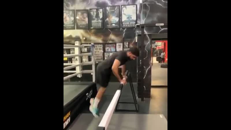 🎬амир хан тренирует подвижность ног🥊