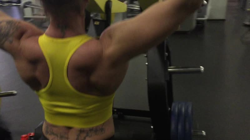 Суперсет на антагонисты, грудь и спина вертикальная тяга в тренажёре + жим в тренажёре на верх груди