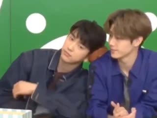 Jinyoung making himself comfortable on mark’s shoulder @got7official got7