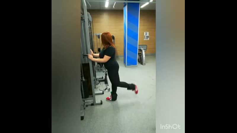 Поочерёдное сгибание ног стоя