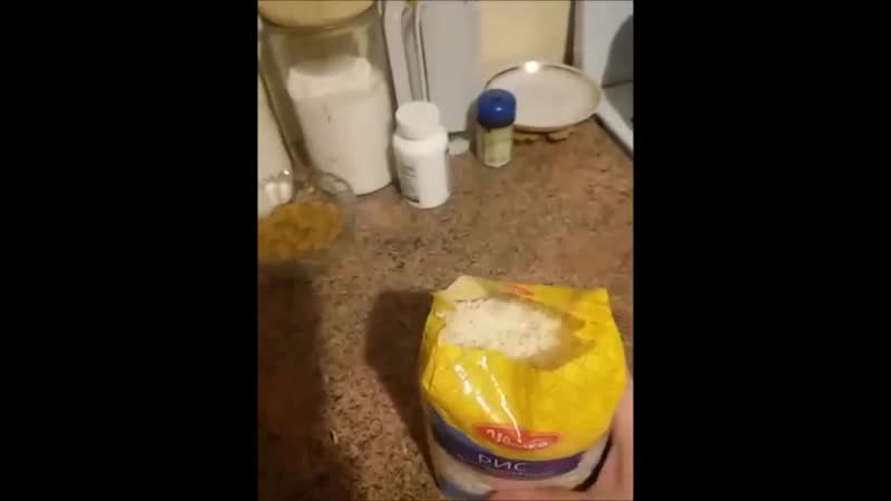 Пластиковый рис осторожно китайский поддельный рис