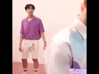 Вышел хоби на крыльцо почесать свое яйцо