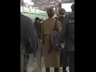 Johnny checking on jaehyun 20190301