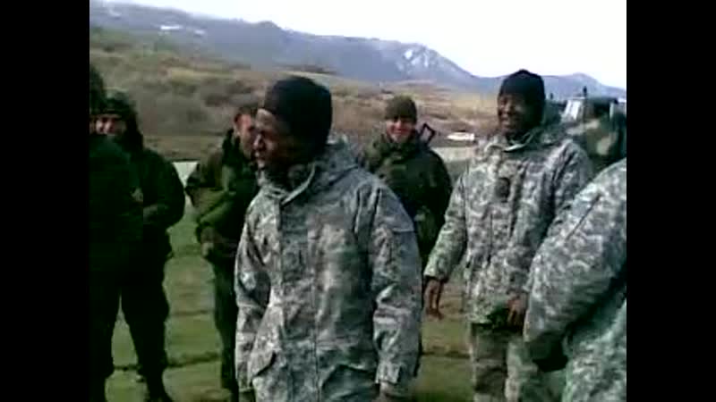 Военные инструкторы негры из сша танцуют с грузинскими солдатами