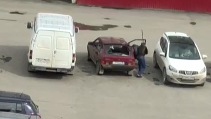 Ревнивец сломал рёбра неверной и её любовнику real video