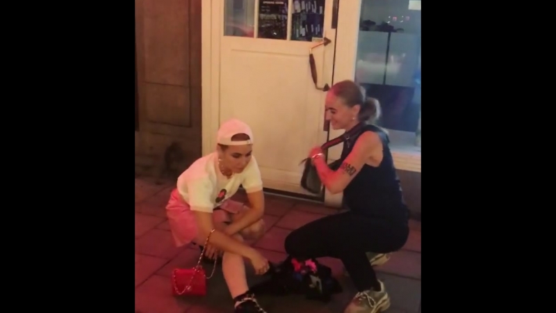 Нуми дурачится с сильваной имам