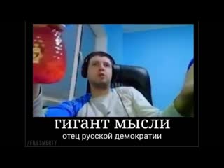 Создал паблик и постит папича который пшикает себе в рот водiчкой