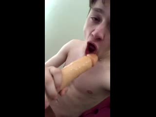 Alex faux deep throath dildo ( scort, twink, bubble ass, english, twitter )