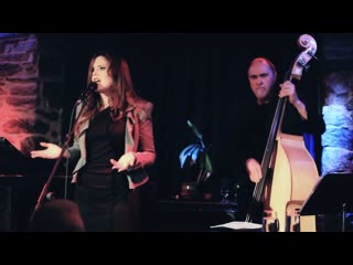 Halie loren – sway (live at upstairs)