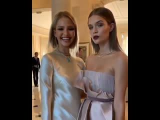 Жозефин скривер (josephine skriver) и саша лусс (sasha luss) на благотворительном вечере amfar в каннах