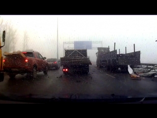 Фура въезжает в пробку [720]