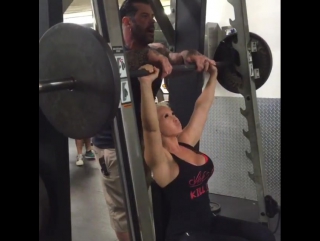 Тренироа плеч сары пианы с ричем